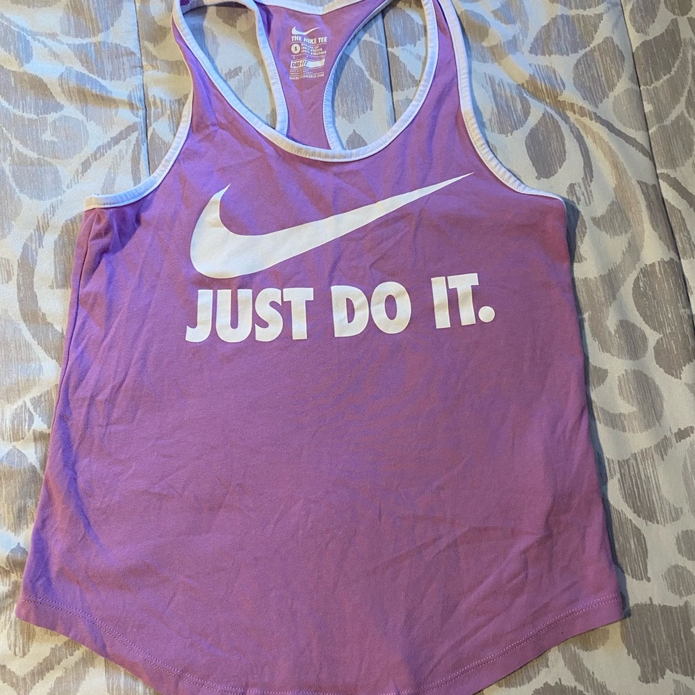 3 Nike gym tees
